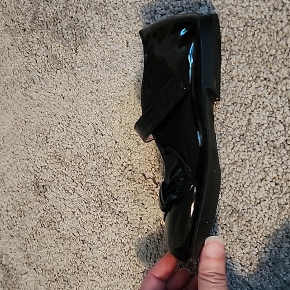 Nina size 10M black patent shoes with velcro strap - Picture 4 of 8